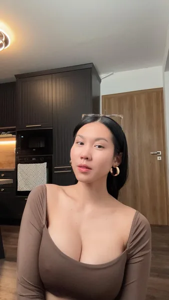 Do you think an Asian girl like me looks cute in brown