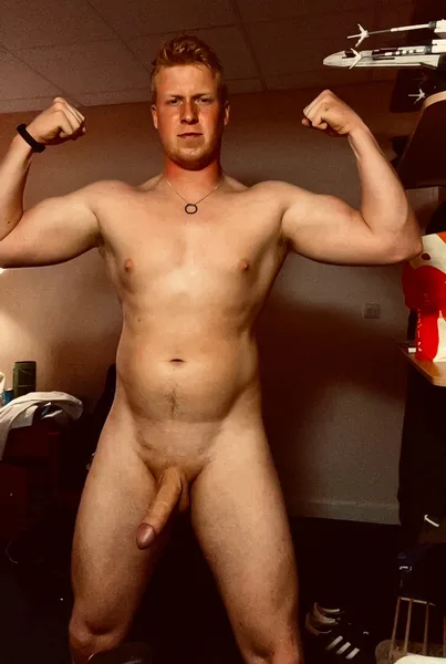Thinking about going primal and filling someone up rn